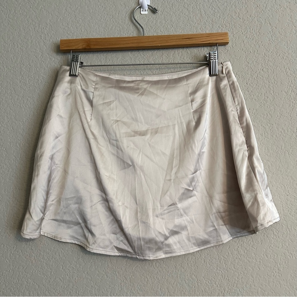 MUSERA Mini Curved Hem Satin Skirt Champagne Size Medium - Picture 6 of 11